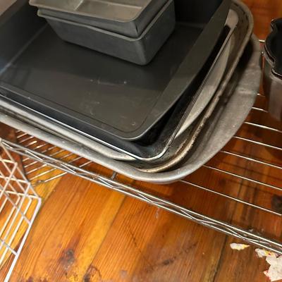 METAL SHELF WITH CONTENTS