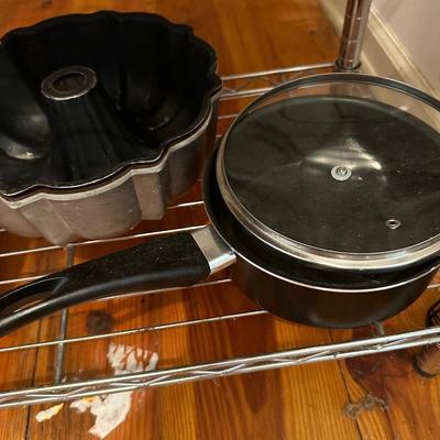 METAL SHELF WITH CONTENTS