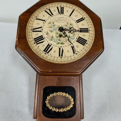 Vintage New England Clock Bristol Conn. USA No Key