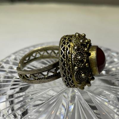Vintage Sterling Silver Filigree Carnelian Ring with an Adjustable Shank in Good Preowned Condition.