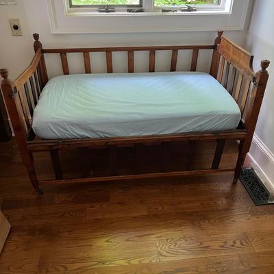 Wooden Child’s Bed (PB-MK)