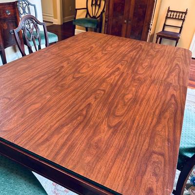 Mahogany Inlaid Crotched Mahogany Table ~ 10 Chairs & 4 Leaves ~ *Please Read Full Details