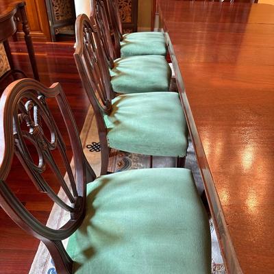 Mahogany Inlaid Crotched Mahogany Table ~ 10 Chairs & 4 Leaves ~ *Please Read Full Details