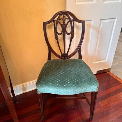 Mahogany Inlaid Crotched Mahogany Table ~ 10 Chairs & 4 Leaves ~ *Please Read Full Details
