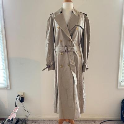 Vintage Women’s Burberrys Trench Coat