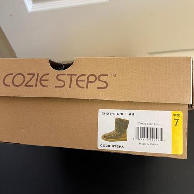 5 Pairs New in Box Women's Boots