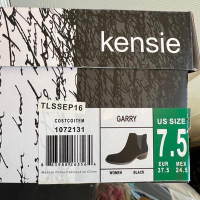 5 Pairs New in Box Women's Boots