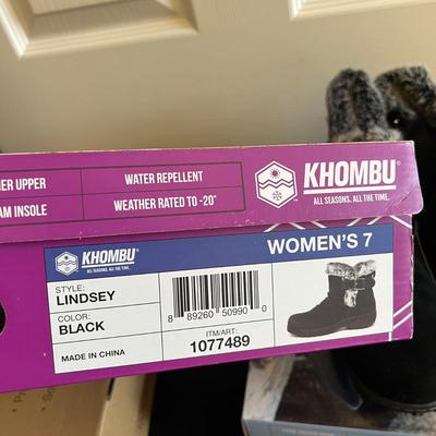 5 Pairs New in Box Women's Boots