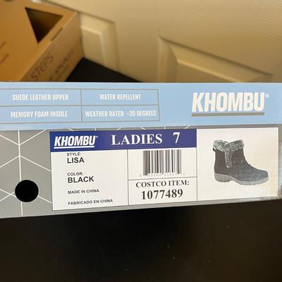 5 Pairs New in Box Women's Boots