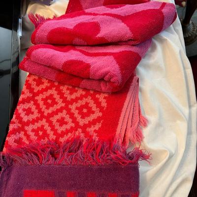 Vintage Graphic Mod Lot - Towels, Bedding, Pillows Inlc. Vera