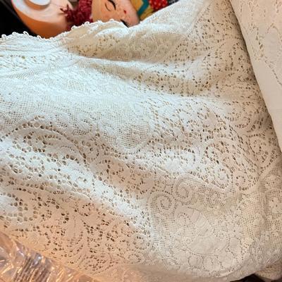 HUGE Lot Antique Vintage Linens - Tablecloths, Doilies, Placemats, & More!!!