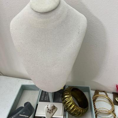 Vntg. Contemp. Jewelry Accessories Lot