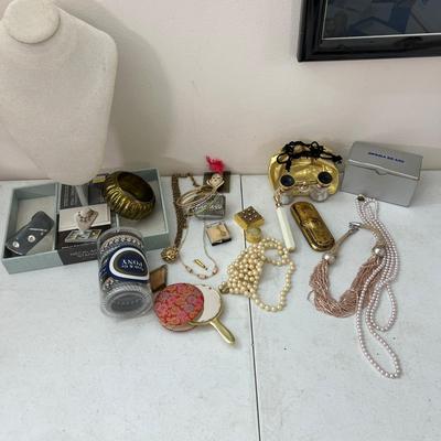 Vntg. Contemp. Jewelry Accessories Lot