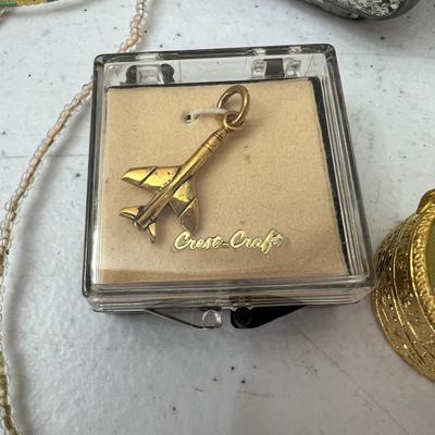 Vntg. Contemp. Jewelry Accessories Lot