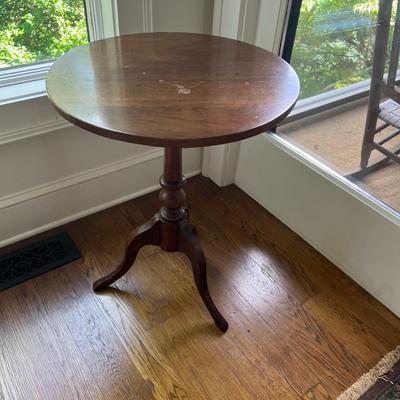 Round Side Table (LR-MK)