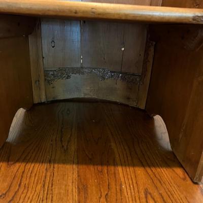 Settle Fireside Chair (LR-MK)