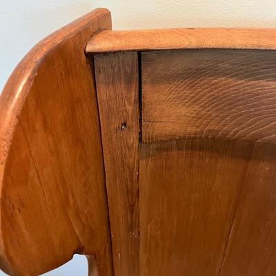 Settle Fireside Chair (LR-MK)
