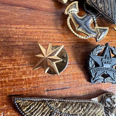 Collectors Lot - Military Pins Badges, 1943 Aristocrat Cards, Ltd. Ed. Buckle