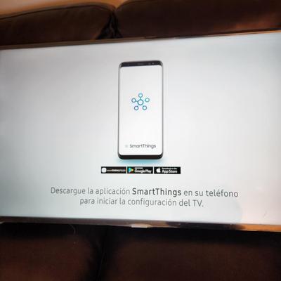 Samsung 43" Smart TV with new in the box Wall Mount