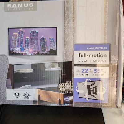 Samsung 43" Smart TV with new in the box Wall Mount