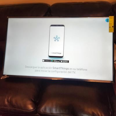 Samsung 43" Smart TV with new in the box Wall Mount