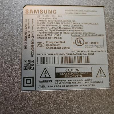 Samsung 43" Smart TV with new in the box Wall Mount