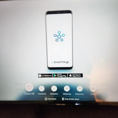 Samsung 43" Smart TV with new in the box Wall Mount