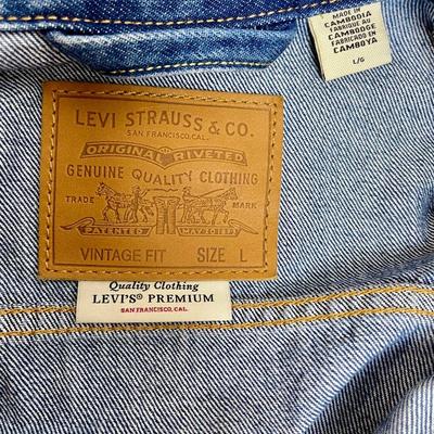Men's Levi's Blue Denim Jacket, Size Large Red Levi Tag