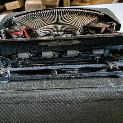 Antique 1940's Black REMINGTON ENVOY Portable Typewriter