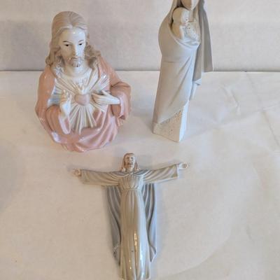 Madonna & Child Hand Painted Statue Japan - Jesus Figures Vintage RR Roman Inc. Porcelain Ascending Jesus Decor