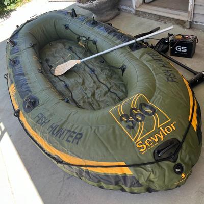 Sevylor HF360 Fish Hunter Inflatable Boat & Endura 36Trolling Motor & Battery