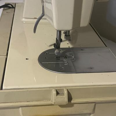Vintage Sears Kenmore Sewing Machine With Accessories Works Grear