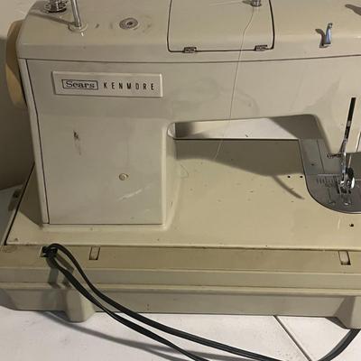 Vintage Sears Kenmore Sewing Machine With Accessories Works Grear