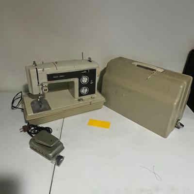 Vintage Sears Kenmore Sewing Machine With Accessories Works Grear
