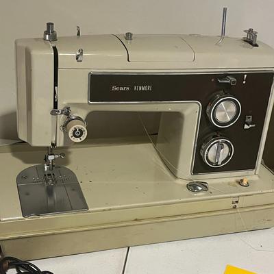Vintage Sears Kenmore Sewing Machine With Accessories Works Grear
