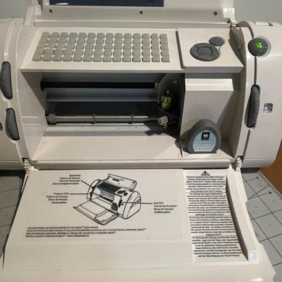 Circut CRV001 Scrapbook Paper Craft Cutting Machine & Tool Kit