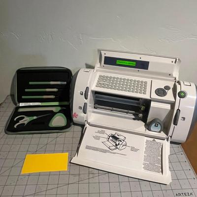 Circut CRV001 Scrapbook Paper Craft Cutting Machine & Tool Kit