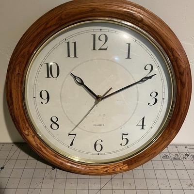 Quartz Battery Operated Decorative Wall Clock