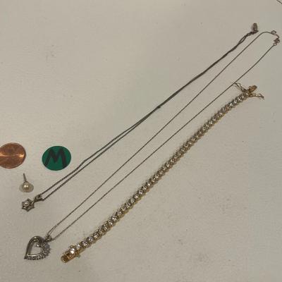 2 beautiful necklaces, one stone bracelet, & 1 pearl earring