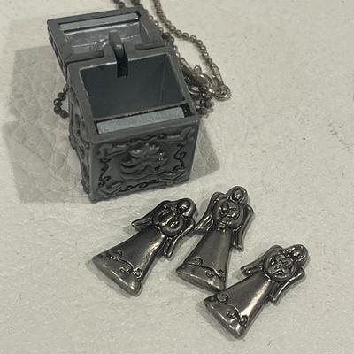 2 Different Pendant and Chains