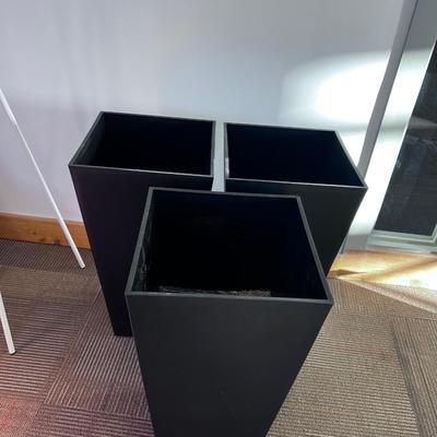 3 Matching VERAKEK Large Planters