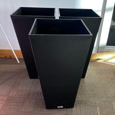 3 Matching VERAKEK Large Planters