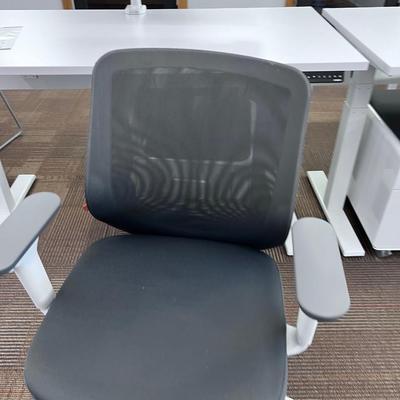 POPPIN MAX TASK CHAIR Mid Back White & Dark Gray 