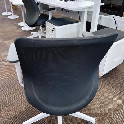 POPPIN MAX TASK CHAIR Mid Back White & Dark Gray 