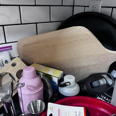 All Manner of Kitchen Stuff: Utensils (2 sets), Toaster, Fruit Bowl 