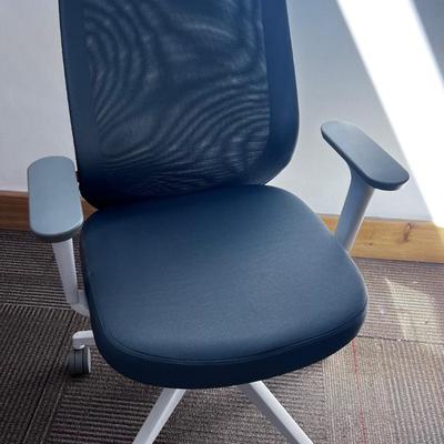 POPPIN MAX TASK CHAIR HIGH BACK White & Dark Gray 