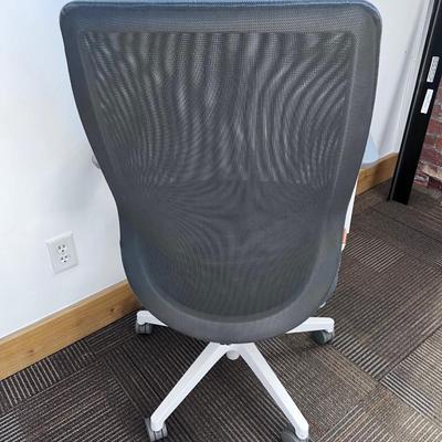 POPPIN MAX TASK CHAIR HIGH BACK White & Dark Gray 