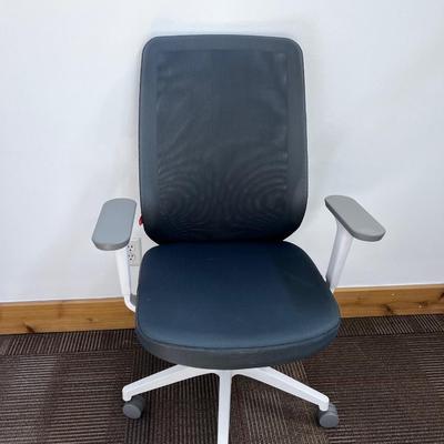 POPPIN MAX TASK CHAIR HIGH BACK White & Dark Gray 