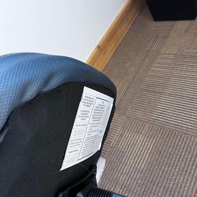 POPPIN MAX TASK CHAIR Mid Back White & Dark Gray 