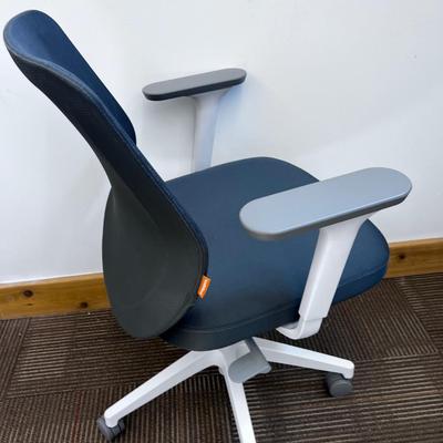 POPPIN MAX TASK CHAIR Mid Back White & Dark Gray 